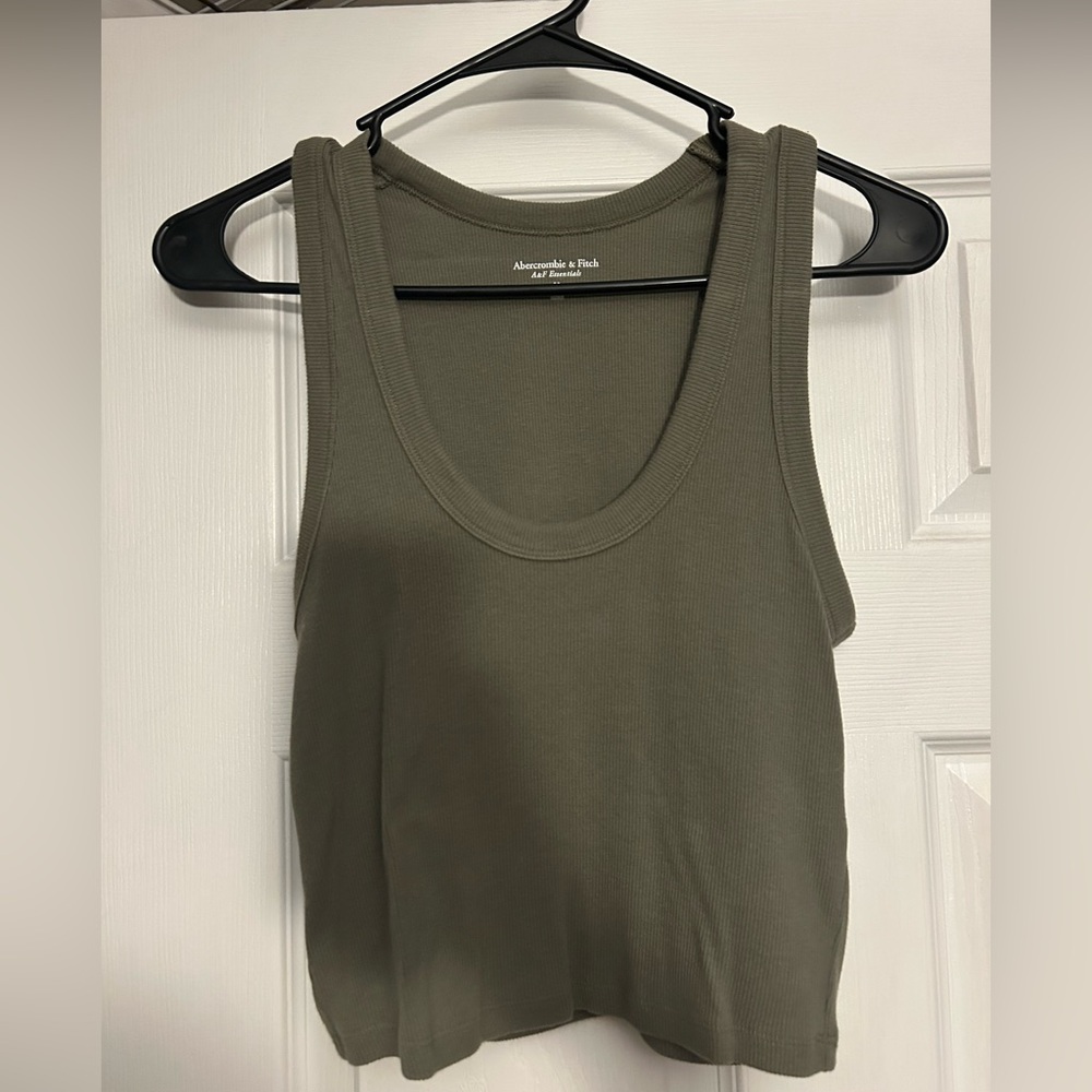 Essential Scoopneck Tann